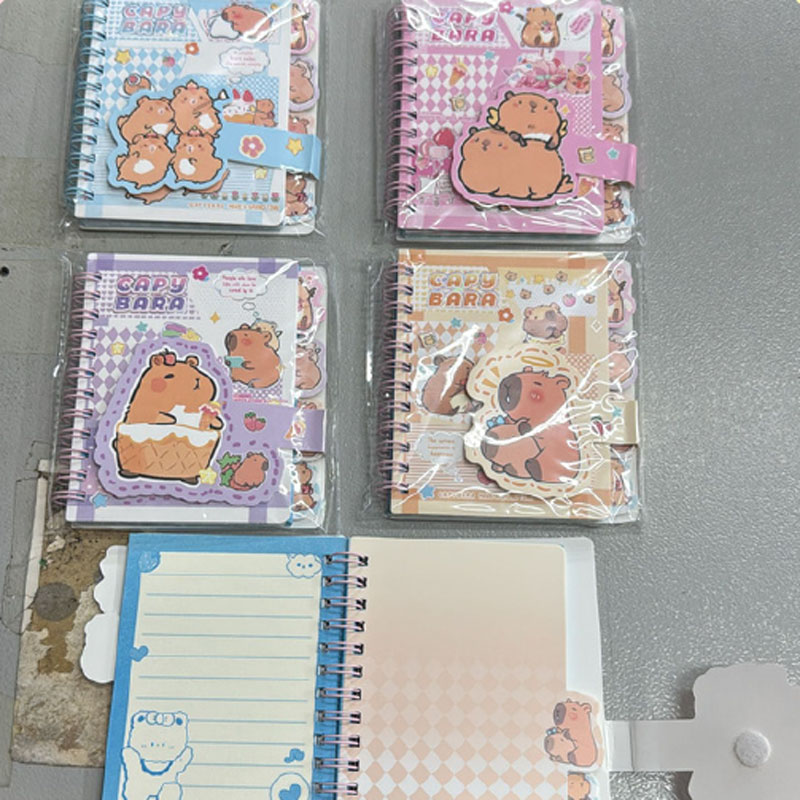 Mini Caderneta Capivara Decorada