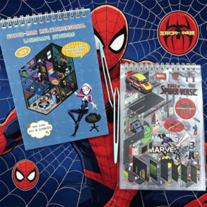 Caderno 8 Cenários e Adesivo Homem Aranha